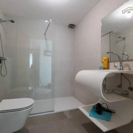 -villa Sleeps 9 With Pool , Seaview, Wifi, Streamingservices Villa Lloret de Mar