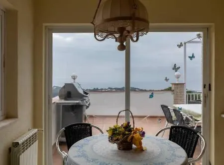 -villa Sleeps 9 With Pool , Seaview, Wifi, Streamingservices