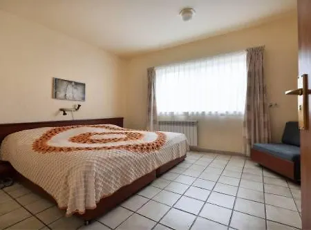 -villa Sleeps 9 With Pool , Seaview, Wifi, Streamingservices *