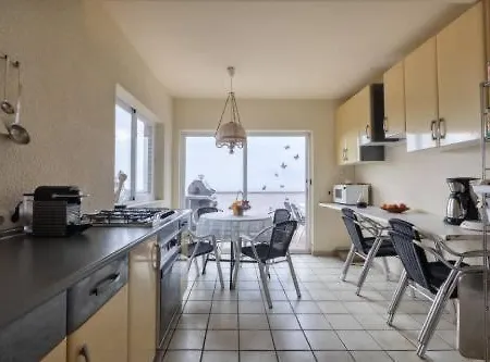 -villa Sleeps 9 With Pool , Seaview, Wifi, Streamingservices