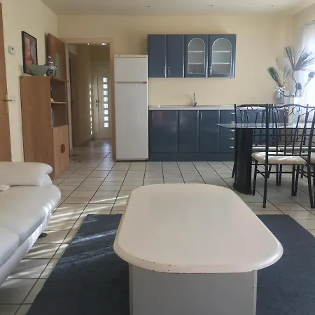 -villa Sleeps 9 With Pool , Seaview, Wifi, Streamingservices Villa
