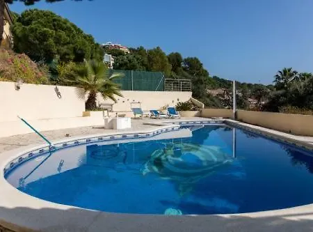 Villa -villa Sleeps 9 With Pool , Seaview, Wifi, Streamingservices *
