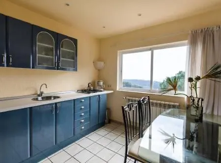 Villa -villa Sleeps 9 With Pool , Seaview, Wifi, Streamingservices *