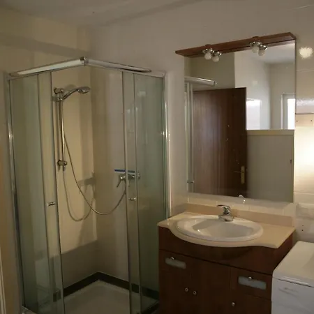 Villa -villa Sleeps 9 With Pool , Seaview, Wifi, Streamingservices *